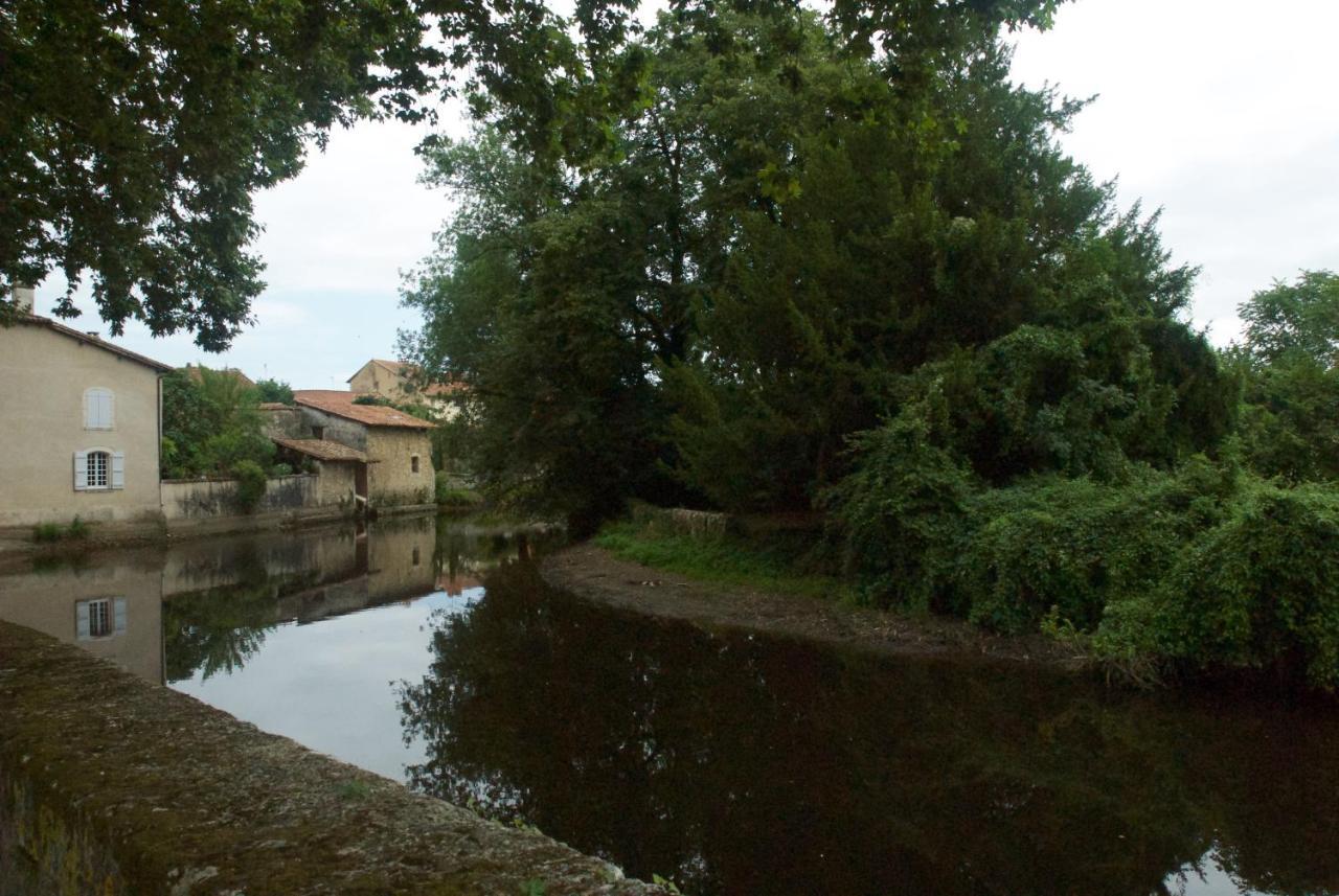 Le Clos Des Cedres B&B La Rochefoucauld Exterior foto